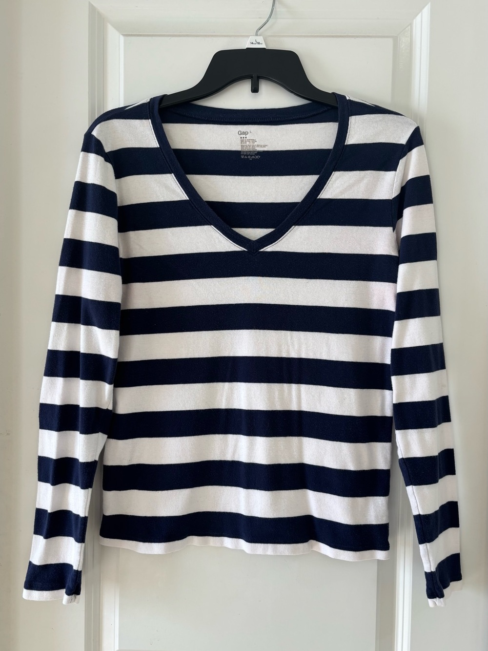 Gap Women’s Navy and White Striped V-Neck Long Sleeve Top